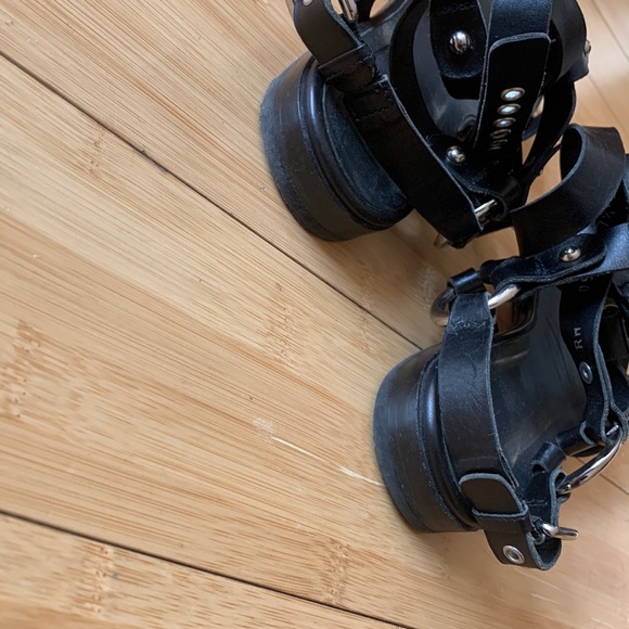 Stuart Weitzman On the Run Gladiator Sandal 7 1/2 - Picture 7 of 7